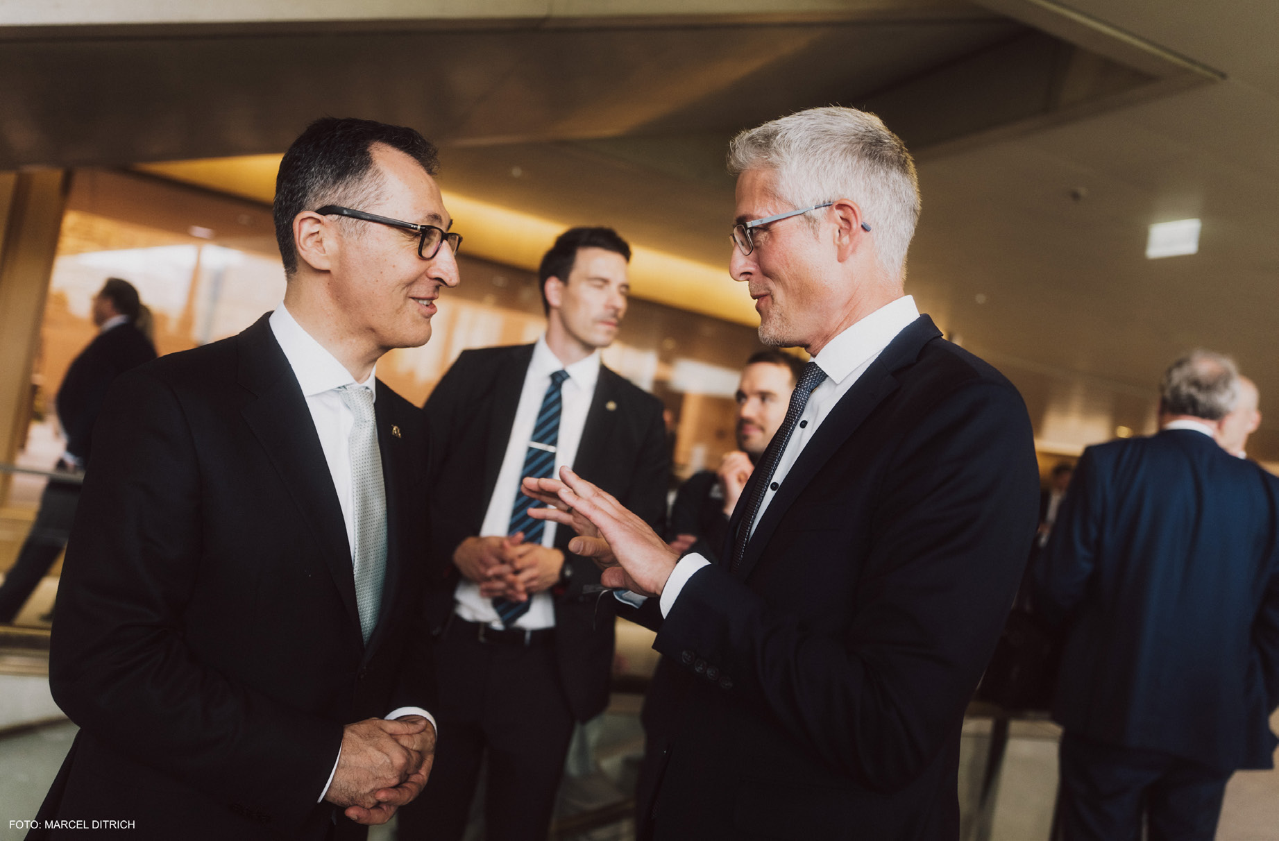 Ministerpräsident Cem Özdemir und Gemeindetagspräsident Steffen Jäger im Gespräch
