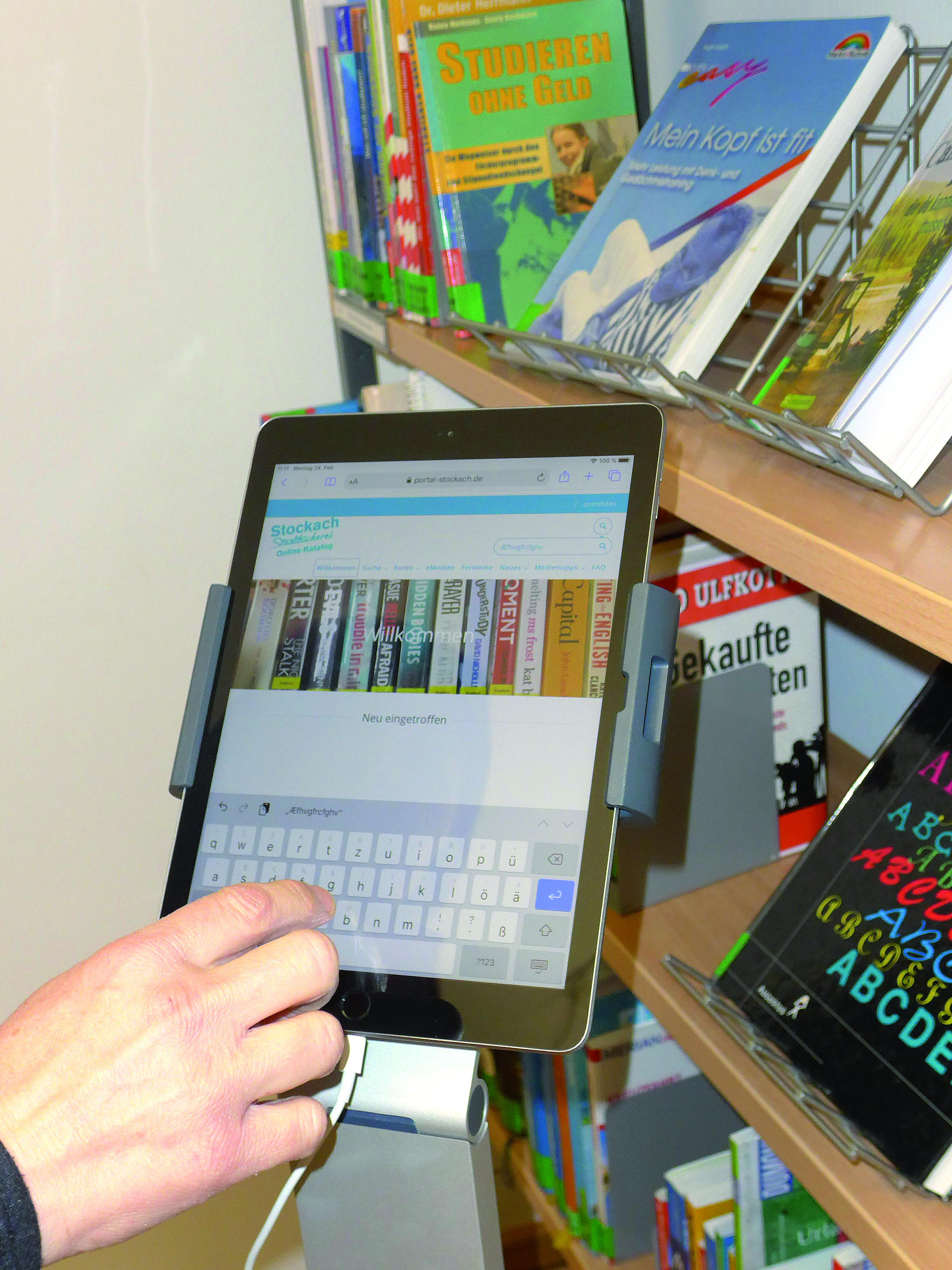 Auch Tablets stehen den Lesern in der Stockacher Bücherei zur Verfügung.