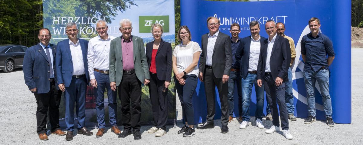 Winfried Kretschmann und Thekla Walker waren beide zum Beginn der Tiefbauarbeiten am Windpark Sulzbach-Laufen angereist.