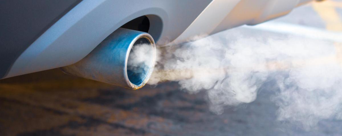 Motor laufen lassen und Türen knallen als Ordnungswidrigkeit