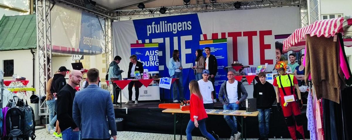 Bühne der Lehrstellenrallye auf dem Pfullinger Marktplatz