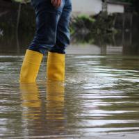 Risiken und Schäden durch Hochwasser können etwa durch ein Starkregenrisikomanagementkonzept verringert werden.