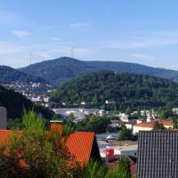 Die Stadt hat Fotomontagen des Hebert mit den geplanten Windkraftanlagen anfertigen lassen.