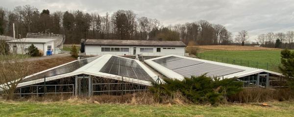 Photovoltaik kühlt das Klärbecken in der Kläranlage Bad Schussenried