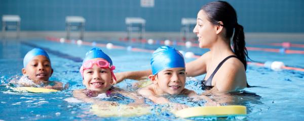 Immer weniger Grundschülerinnen und Grundschüler können schwimmen