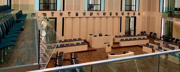 Bundesrat in Berlin, der innenraum fotografiert von der Besuchertribüne. 